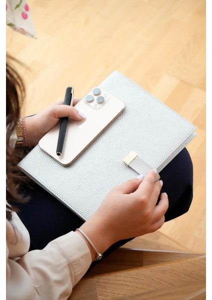 Executive Vegan Deri Defter. 19X25 Cm. 100 Gr. 176 Sayfa. Kenar Yaldızlı Gümüş fırsatları