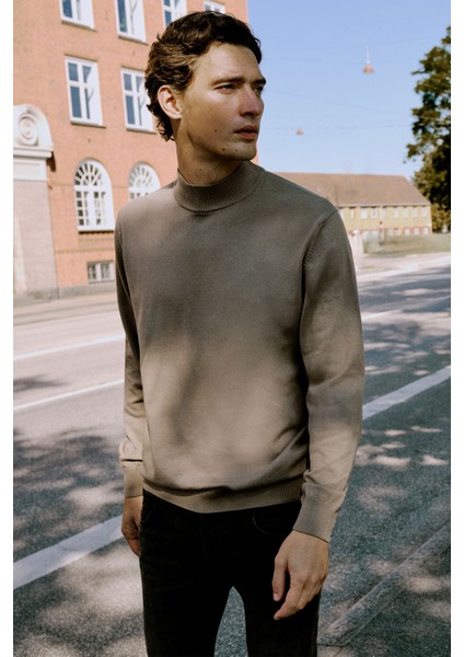 Pamuklu Standart Fit Normal Kesim Yarım Balıkçı Yaka Triko Kazak