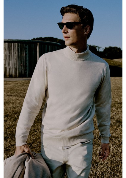 Pamuklu Standart Fit Normal Kesim Yarım Balıkçı Yaka Triko Kazak