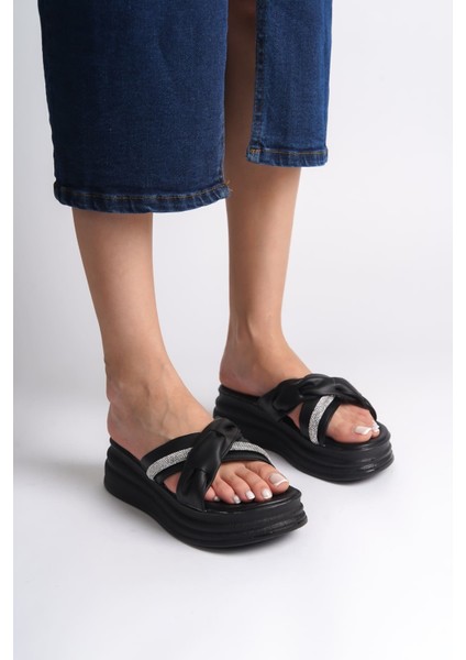 Clara Düz Topuklu Kurdele Desenli Taşlı Kalın ve Ortopedik Taban Kadın Terlik Cst - Siyah