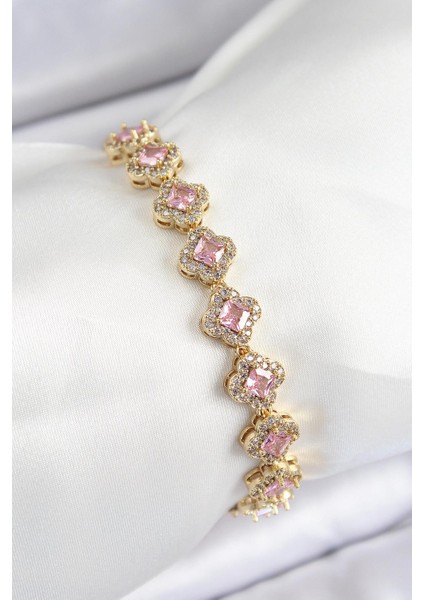Pirinç Zirkon Taşlı Pembe Yonca Baget Model Gold Renk Vıp Seri Kadın Bileklik
