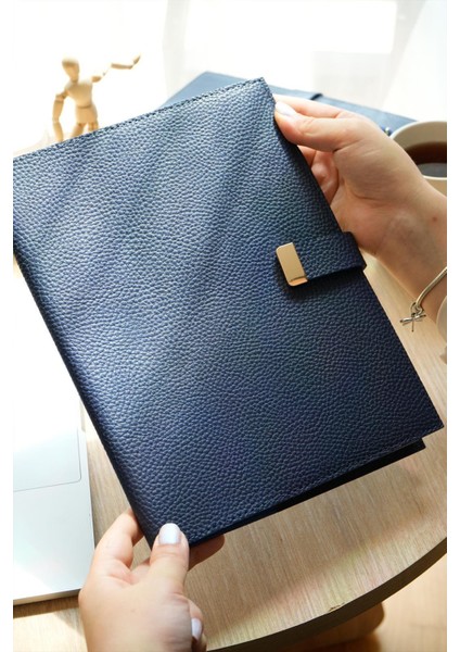 Executive Vegan Deri Defter. 19X25 Cm. 100 Gr. 176 Sayfa. Kenar Yaldızlı Lacivert