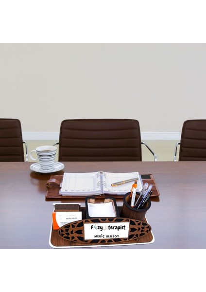 Fizyoterapistlere Hediye – Kişiye Özel Ahşap Masa Üstü Isimlik ve Kalemlik Seti modelleri