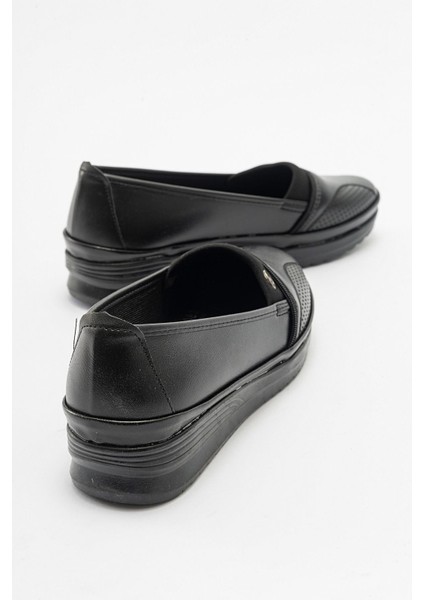 Kaydırmaz Kadın Günlük Ayakkabı SİYAH CİLT SİYAH fırsatları