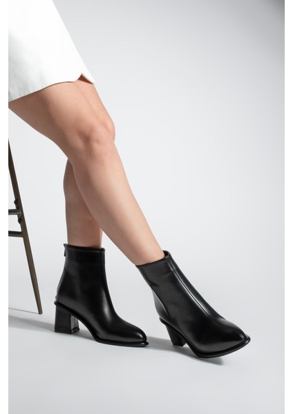 Kadın Sivrii Burun Arkadan Fermuarlı Dikiş Detaylı Kalın Topuklu Bot Atirya Siyah fırsatları