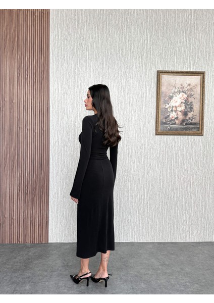 V Yaka Metal Aksesuarlı Elbise indirimleri