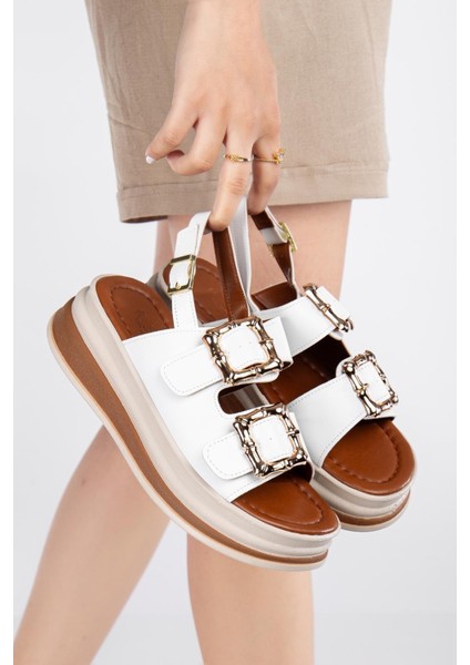 Çift Bantlı Tokalı Sandalet