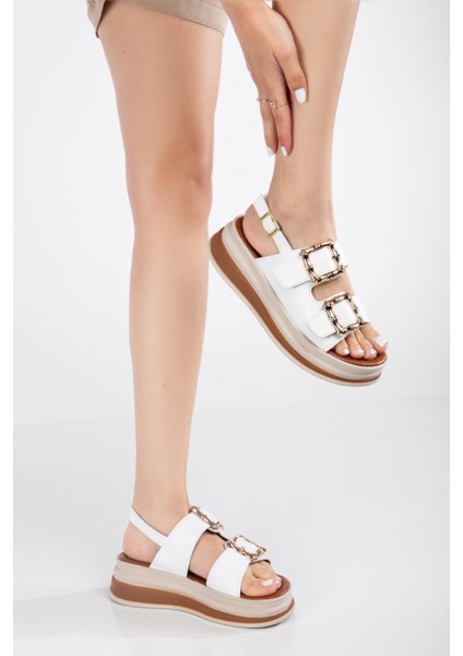 Çift Bantlı Tokalı Sandalet fırsatları