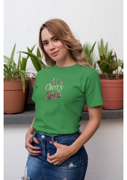 Leoparlı Cherry Baskılı / Kadın Çok Renkli T-Shirt %100 Pamuk Regular Fıt Rahat Kalıp