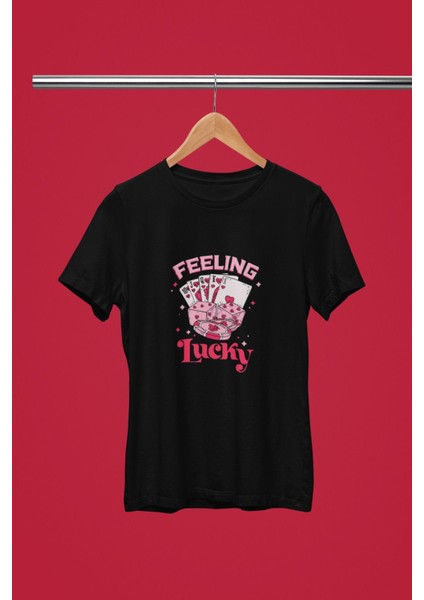 Feelıng Lucky Baskılı / Kadın Çok Renkli T-Shirt %100 Pamuk Regular Fıt Rahat Kalıp fiyatları