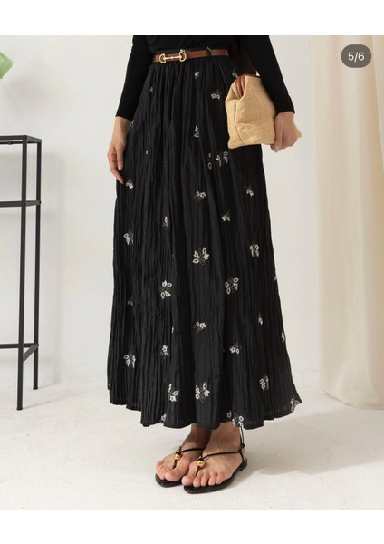 Nakışlı Kırışık Kumaşlı Etek