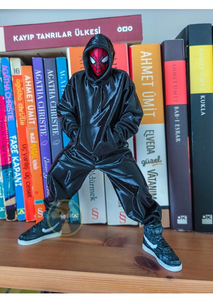 Urban Hero - Kapüşonlu Örümcek Adam modelleri