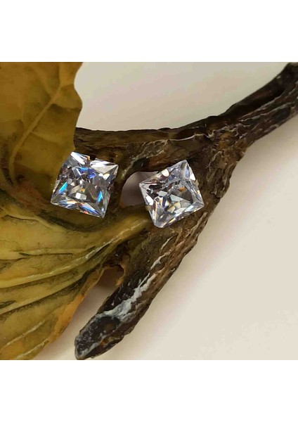 Özel Seri Zirkon Taşlı Tasarım Kare Tektaş Küpe