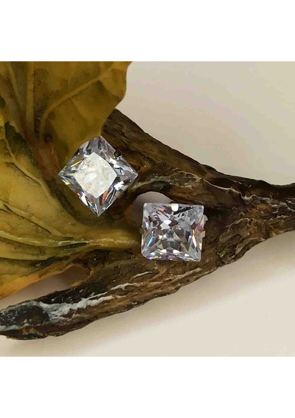 Özel Seri Zirkon Taşlı Tasarım Kare Tektaş Küpe fırsatları