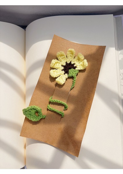 El Yapımı Örgü Papatya Kitap Ayracı – Sarı & Beyaz Seçenekleri