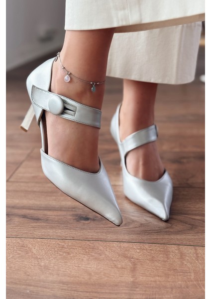 Wasord Mat Deri Düğme Detaylı Stiletto Gümüş fiyatları