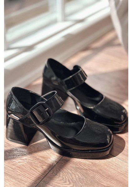 Lanis Rugan Toka Detaylı Platform Topuklu Ayakkabı Siyah fiyatları