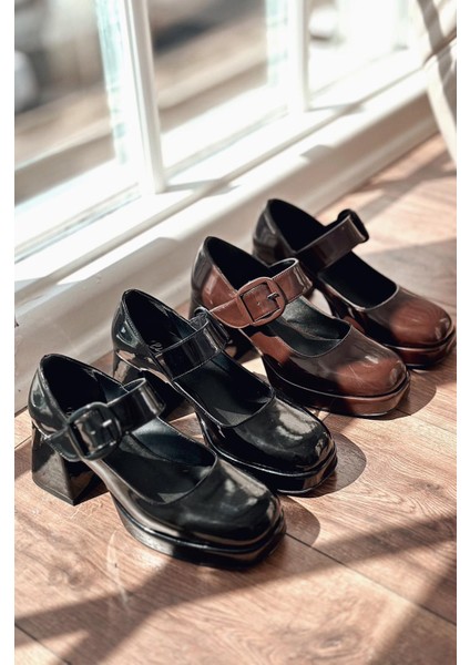 Lanis Rugan Toka Detaylı Platform Topuklu Ayakkabı Siyah fırsatları