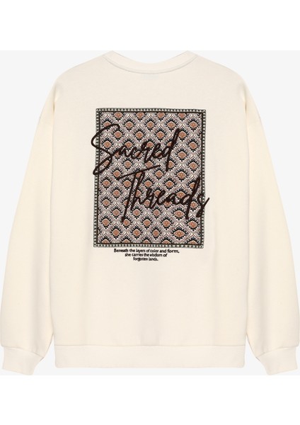 Sırtı Desenli Yazı Nakışlı Oversize Sweatshirt Ekru fiyatları