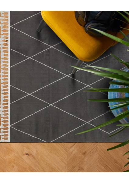 Pembroke Siyah Geometrik Etnik Modern Desenli Mikro Hav Vermeyen Leke Tutmayan Kolay Temizlenen Yumuşak Makine Salon Yolluk Mutfak Halı