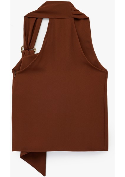 Krep Kumaş Metal Aksesuarlı Asimetrik Halter Yaka Kolsuz Bluz fiyatları