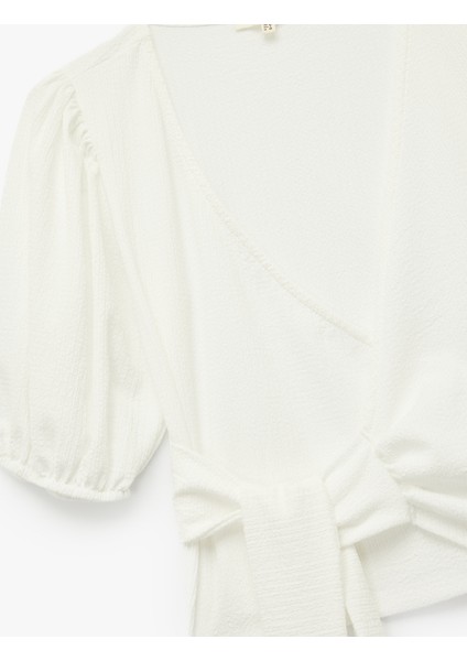 Önden Bağlama Detaylı Kısa Balon Kollu Kruvaze Yaka Tişört modelleri