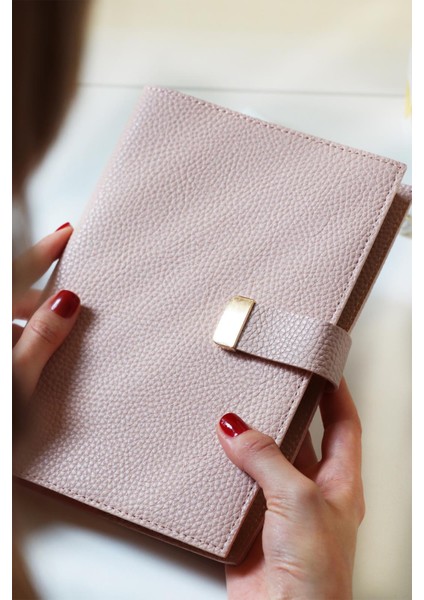 Executive Vegan Deri Defter. A5. 100 Gr. 240 Sayfa. Kenar Yaldızlı Şeftali