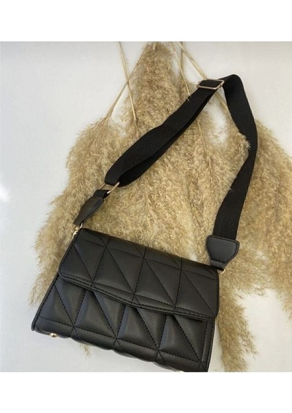Kadın Siyah Çapraz Kapitone Çanta Capitone