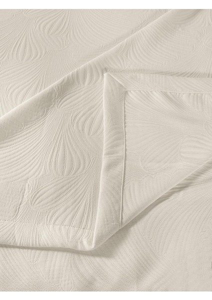 Yatak Örtüsü Alora – Pastel Renkli, Yumuşak ve Zarif Görünümlü