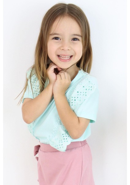 Kız Çocuk Tişört Güpürlü Çiçekleri Nakışlı 1.5-5 Yaş, Su Yeşili fiyatları