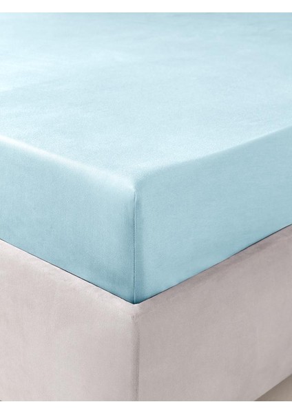 Geniş Yataklara Uygun Saten Çarşaf – Kaygan Dokulu, Modern Şıklık