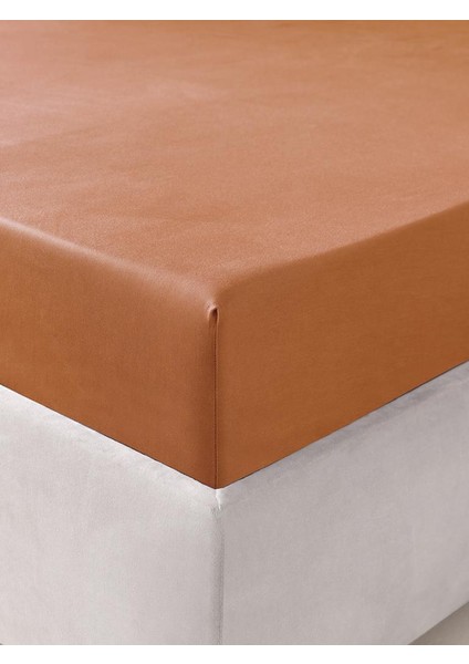 Geniş Yataklara Uygun Saten Çarşaf – Kaygan Dokulu, Modern Şıklık