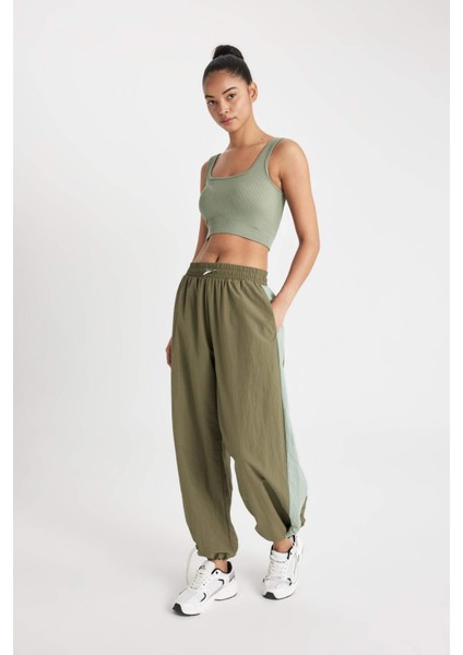 Fit Jogger Eşofman Altı Beli Lastikli Paçası Ayarlanabilir Lastikli Paraşüt Kumaş B4234AX24SP fiyatları