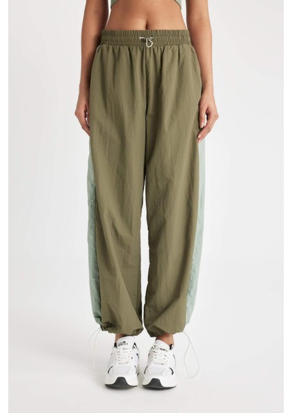 Fit Jogger Eşofman Altı Beli Lastikli Paçası Ayarlanabilir Lastikli Paraşüt Kumaş B4234AX24SP fırsatları