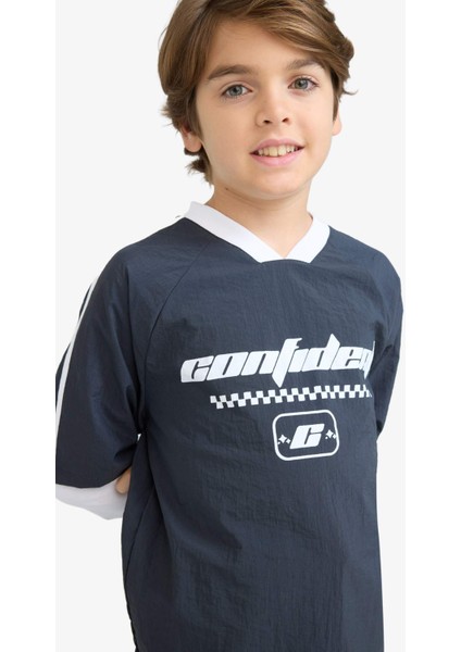 Erkek Çocuk Oversize Geniş Kalıp V Yaka Baskılı Paraşüt Uzun Kollu Tişört F1964A825AU fırsatları