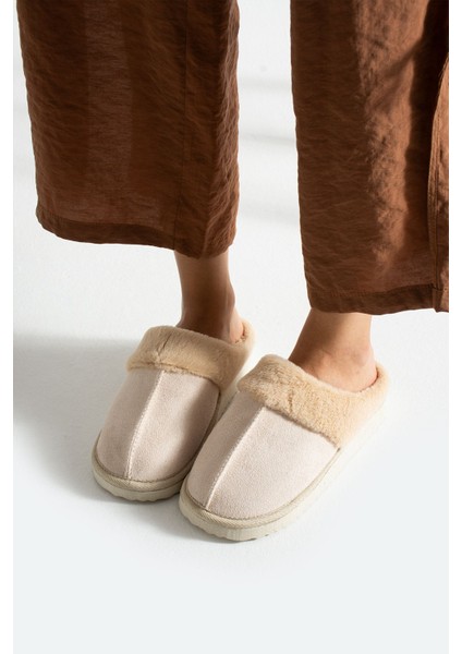 Kadın Ev Terliği Ayıcık Figürlü Peluş Ev Terliği Ses Yapmaz Taban Sıcak Şık Tasarım modelleri