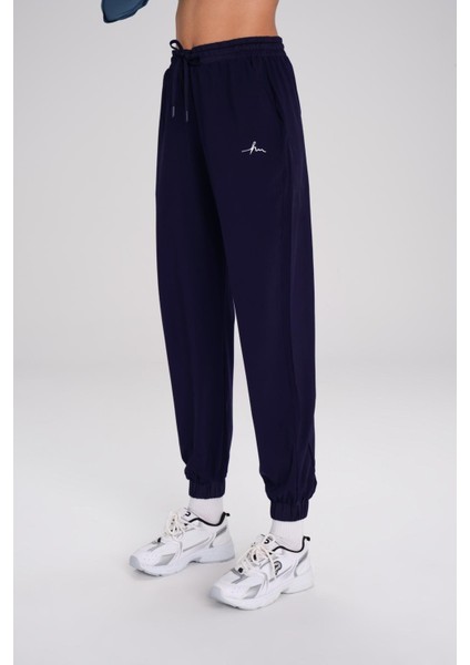 Kadın Eşofman Altı Lacivert Renk Nefes Alabilen Kumaş ve Lastikli Bel ile Tasarlandı fiyatları