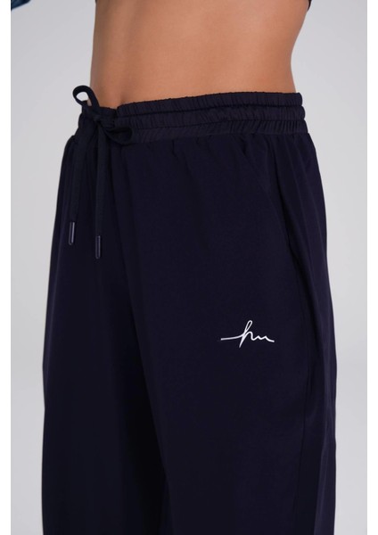 Kadın Eşofman Altı Lacivert Renk Nefes Alabilen Kumaş ve Lastikli Bel ile Tasarlandı modelleri