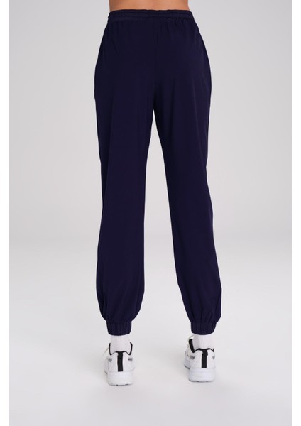 Kadın Eşofman Altı Lacivert Renk Nefes Alabilen Kumaş ve Lastikli Bel ile Tasarlandı fırsatları