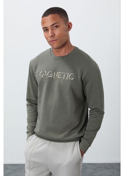 Çağla Yazı Nakışlı O Yaka Rahat Form İçi Polarlı Erkek Sweatshirt - 88020 indirimleri