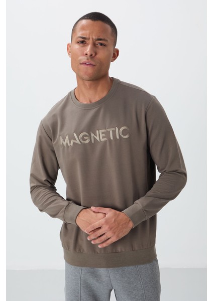 Koyu Bej Yazı Nakışlı O Yaka Rahat Form İçi Polarlı Erkek Sweatshirt - 88020