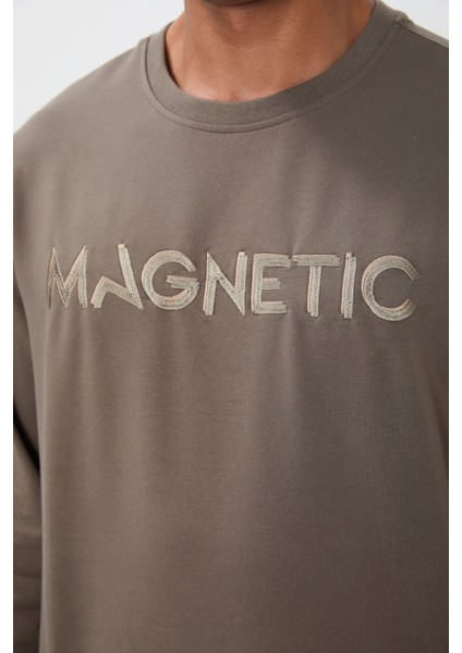 Koyu Bej Yazı Nakışlı O Yaka Rahat Form İçi Polarlı Erkek Sweatshirt - 88020 modelleri