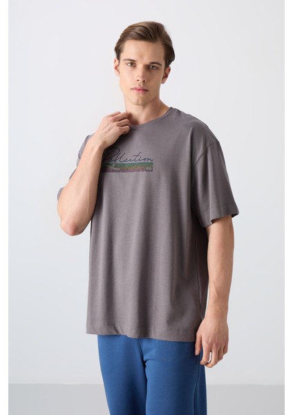 Koyu Gri Pamuklu Kalın Yumuşak Dokulu Oversize Fit Baskılı Erkek T-Shirt - 88334 fırsatları