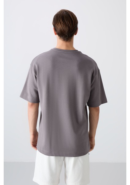 Koyu Gri Pamuklu Kalın Yumuşak Dokulu Oversize Fit Baskılı Erkek T-Shirt - 88326 indirimleri