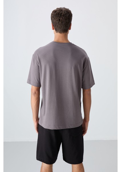 Koyu Gri Pamuklu Kalın Yumuşak Dokulu Oversize Fit Baskılı Erkek T-Shirt - 88331 indirimleri