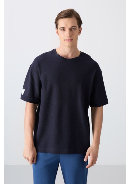 Lacivert Pamuklu Kalın Yüzeyi Dokulu Oversize Fit Basic Erkek T-Shirt - 88339 fırsatları