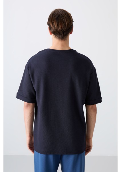 Lacivert Pamuklu Kalın Yüzeyi Dokulu Oversize Fit Basic Erkek T-Shirt - 88339 indirimleri