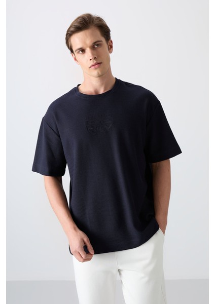 Lacivert Pamuklu Kalın Yüzeyi Dokulu Oversize Fit Baskılı Erkek T-Shirt - 88336