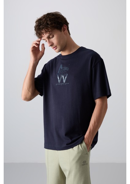 Lacivert Pamuklu Kalın Yumuşak Dokulu Oversize Fit Baskılı Erkek T-Shirt - 88332 fırsatları
