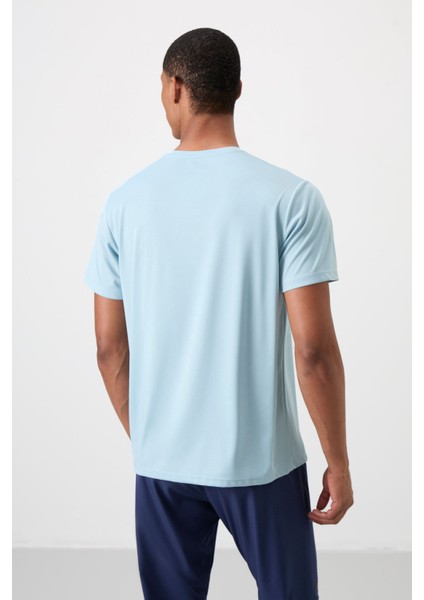 Açık Mavi Polyester Nefes Alan Dokulu İnce Esnek Standart Fit Erkek Performans T-Shirt - 88385 indirimleri